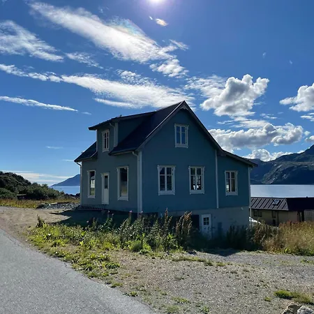 Up-scale In Picturesque Surroundings *